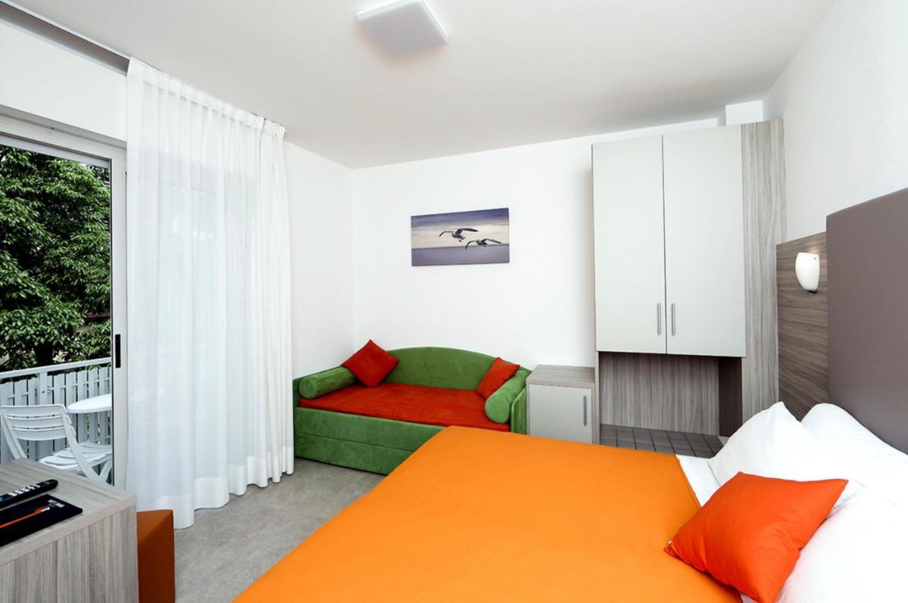 Hotel Simi Lan Lignano Sabbiadoro Exterior photo