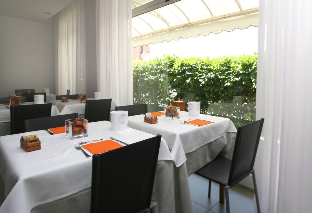 Hotel Simi Lan Lignano Sabbiadoro Exterior photo