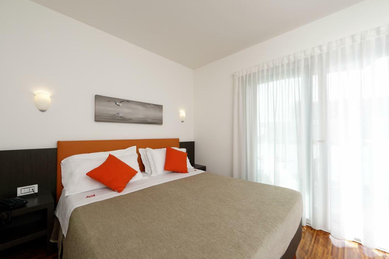 Hotel Simi Lan Lignano Sabbiadoro Exterior photo