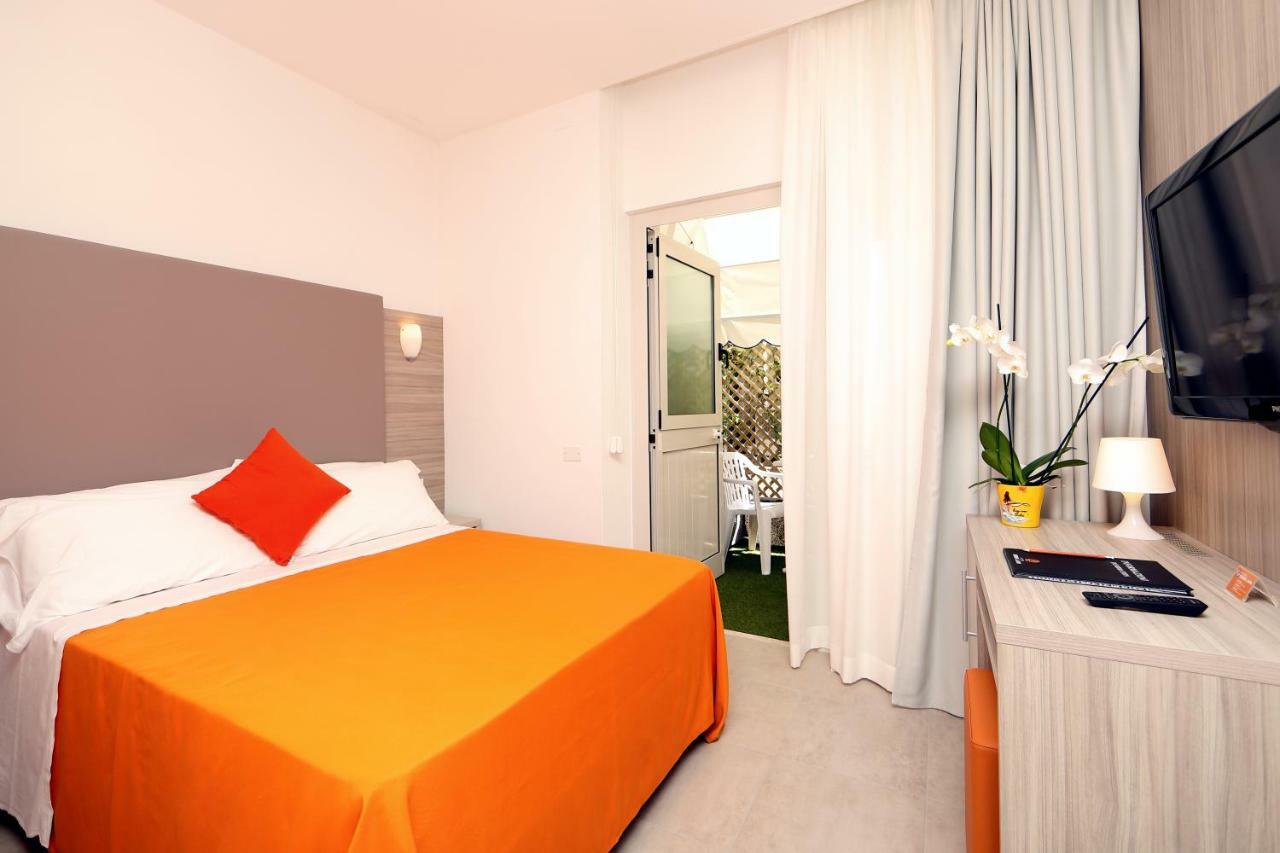 Hotel Simi Lan Lignano Sabbiadoro Exterior photo